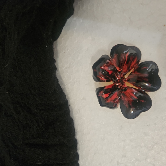 Elegant Black and Red Floral Brooch Poppy - Picture 1 of 4